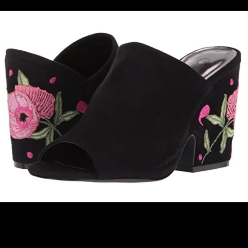 Carlos Santana Embroidery Floral Faux Suede Slide Mule